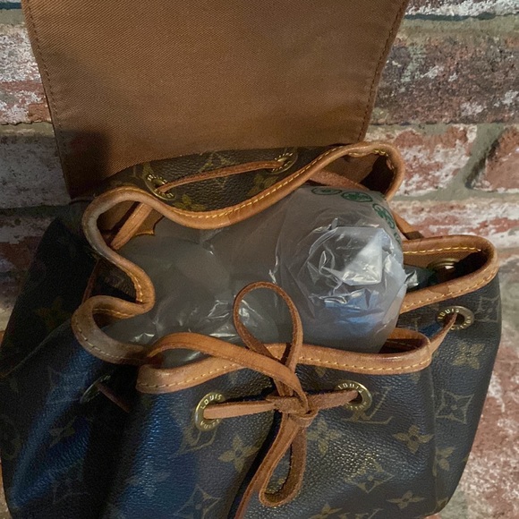 Louis Vuitton Monogram Montsouris MM Backpack - Picture 6 of 15
